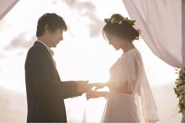戴結婚戒指