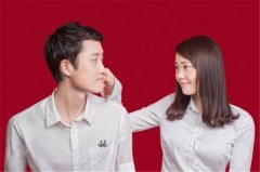 領(lǐng)結(jié)婚證發(fā)朋友圈說說 只想和你環(huán)游全世界