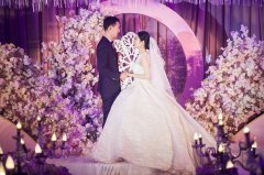 你希望辦婚禮還是旅行結(jié)婚結(jié)婚的時候