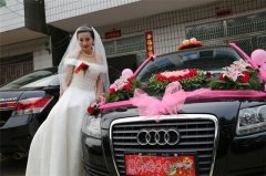 新娘婚車?yán)锬茏佑H的人嗎