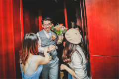 伴郎要做什么破解伴娘堵門