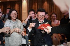 發(fā)小結(jié)婚，來點(diǎn)搞笑祝福語