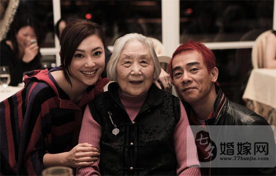 婚禮上與新人合影時(shí)應(yīng)注意的事項(xiàng)