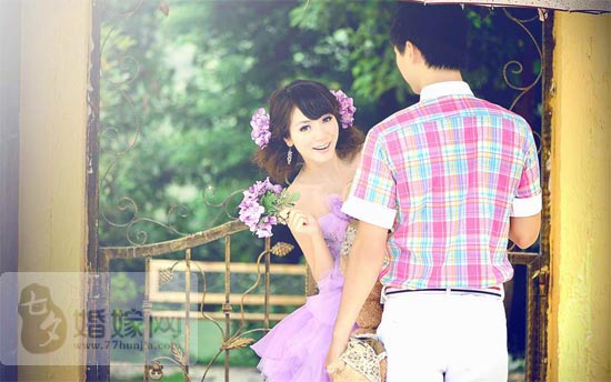 在夏天的結婚上，新郎要怎么穿
