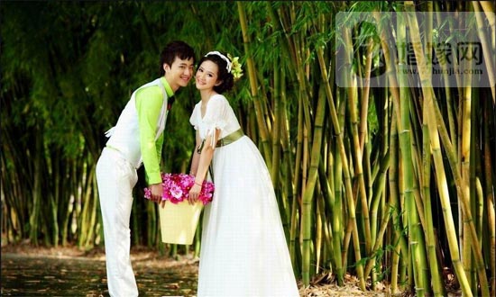 在夏天的結婚上，新郎要怎么穿
