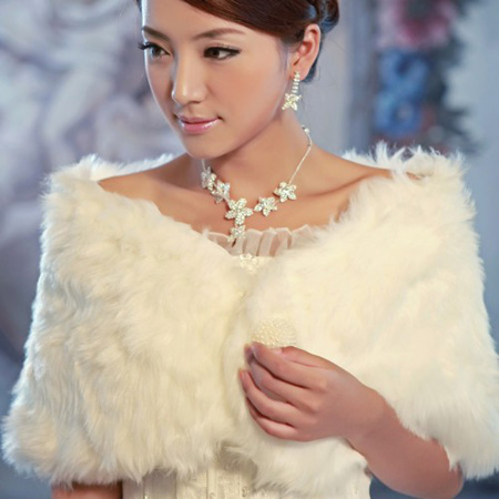 在冬季結婚時新娘要如何挑選婚紗及配飾