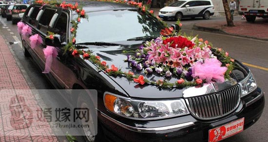盤點(diǎn)不同類型婚車的裝扮秘決