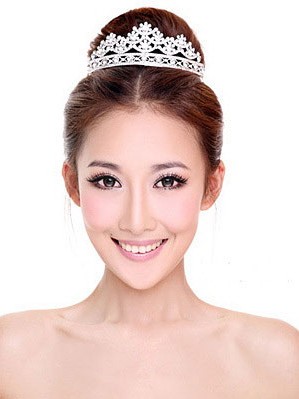 冬季婚禮的華麗新娘發(fā)型打造技巧