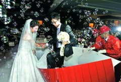 在新人婚禮上工作人員與賓客應(yīng)注意的禮儀規(guī)范