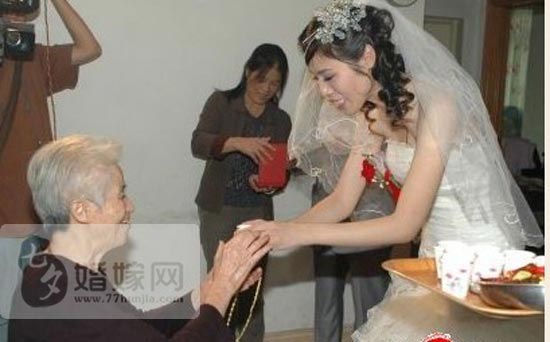 回門時新娘要穿什么