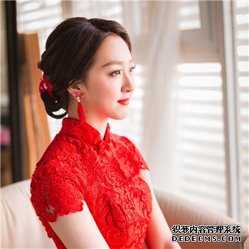 中式婚禮新娘禮服怎么選 簡單款的新娘禮服