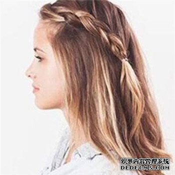 新娘麻花辮的編發(fā)教程 簡(jiǎn)單的盤發(fā)步驟