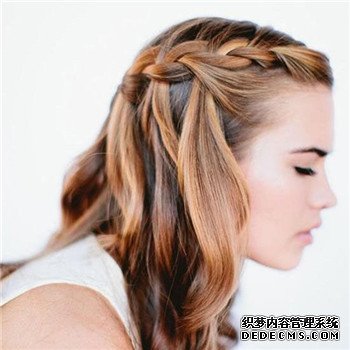 新娘麻花辮的編發(fā)教程 簡(jiǎn)單的盤發(fā)步驟