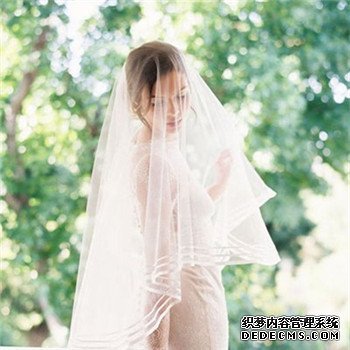 結(jié)婚當(dāng)天新娘頭紗怎么固定 新娘頭紗戴法