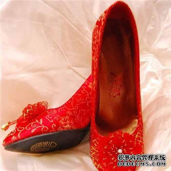 婚鞋選什么顏色好 完美搭配婚紗禮服