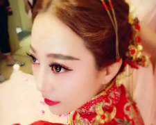 專業(yè)的彩妝師為你打造不一樣的新娘