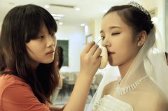 新人如何選擇化妝師