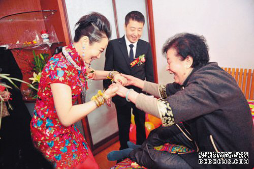 賈樟柯婚禮  賈樟柯介紹.png