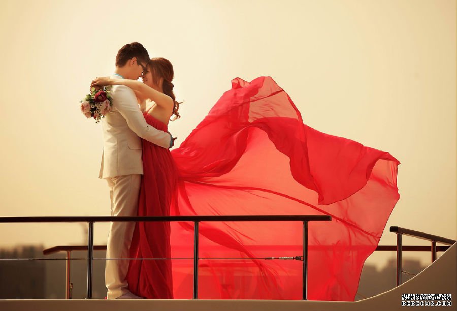 結(jié)婚戒指怎么戴？  不同手指佩戴的寓意.png