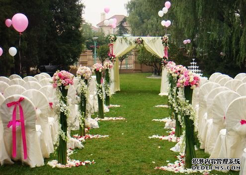 草坪婚禮策劃方案  布置設計方案.png