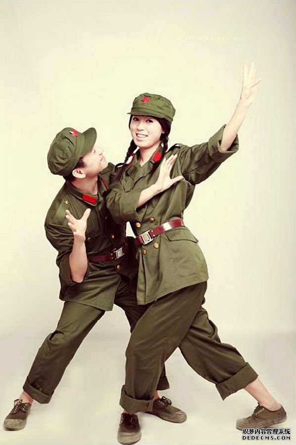 軍裝婚紗照  用婚紗照來穿越.png