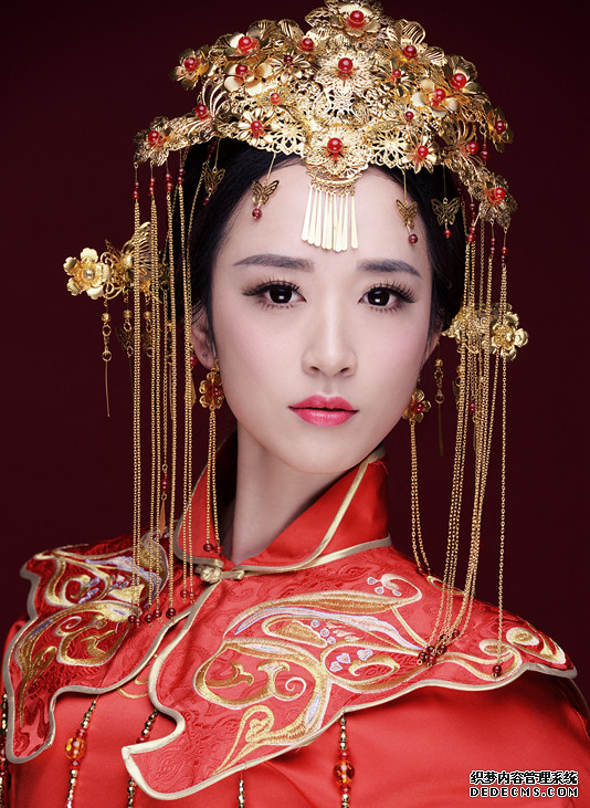 新娘當天化妝造型  新娘妝發推薦2.png