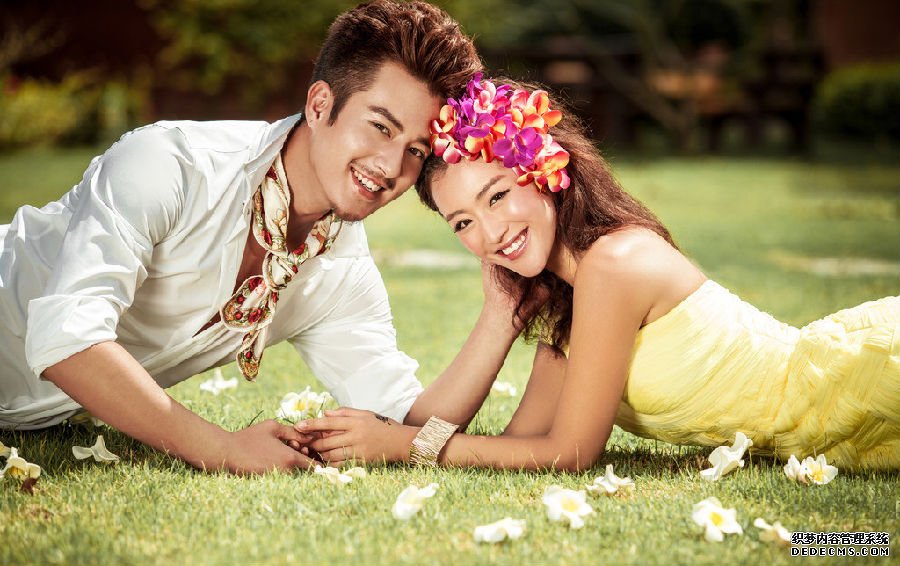 結婚證照片穿什么