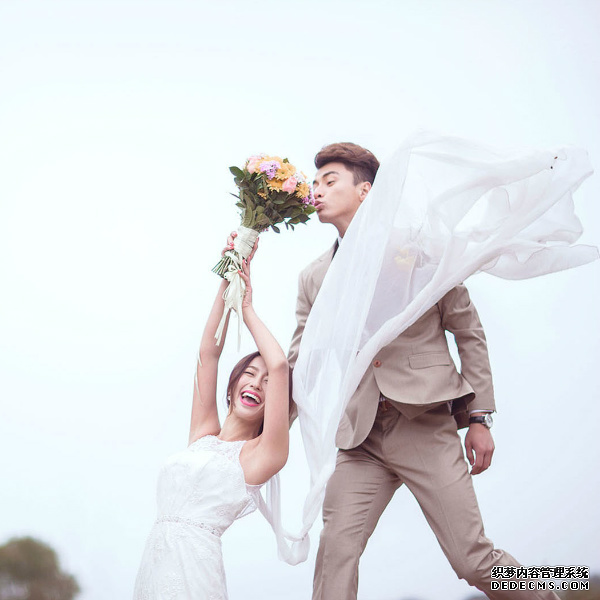 搞笑結婚祝福語大全  輕松的獻上你的祝福.png