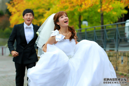 李晟張睿的結婚照片1.png