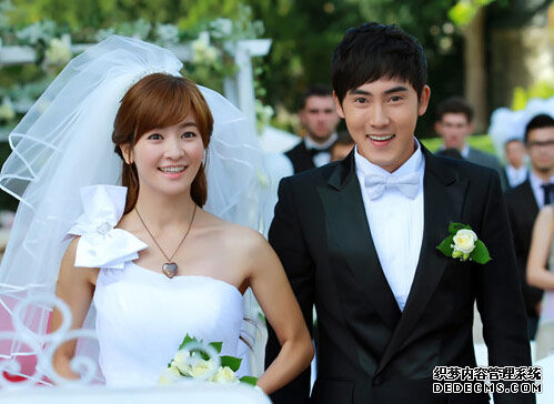 李晟張睿的結婚照片3.png