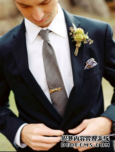 夏天結婚新郎穿什么3.png