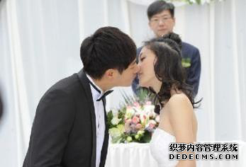 陳鍵鋒王麗坤結婚照.png