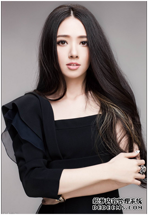文藝女青年發型四：中分長發