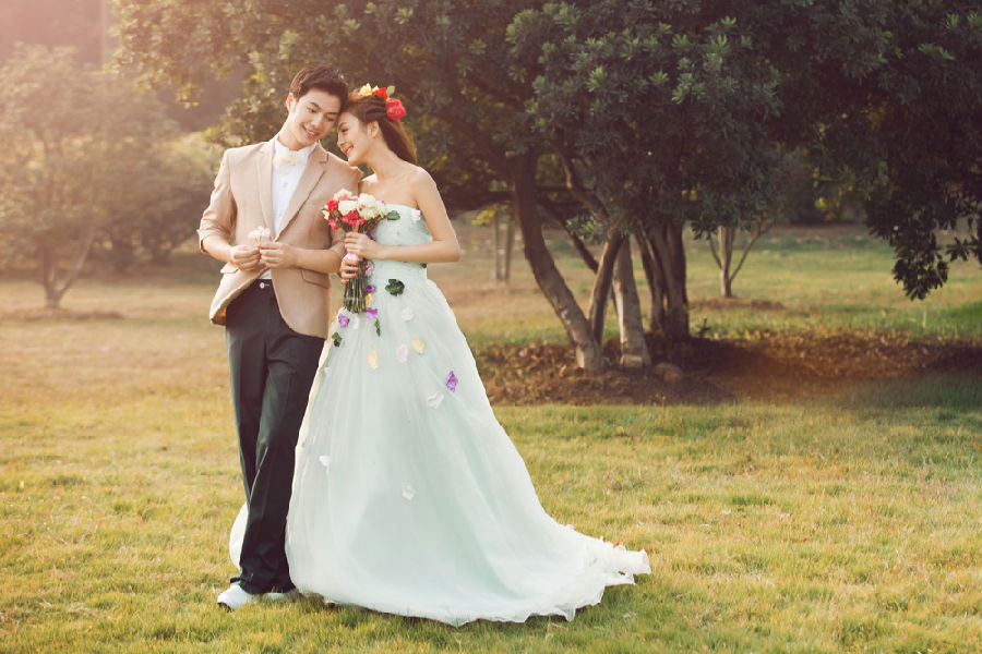 婚紗照怎么擺姿勢.png
