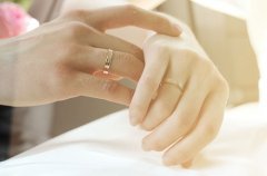 訂婚穿什么，訂婚穿什么顏色的衣服, 有什么講究