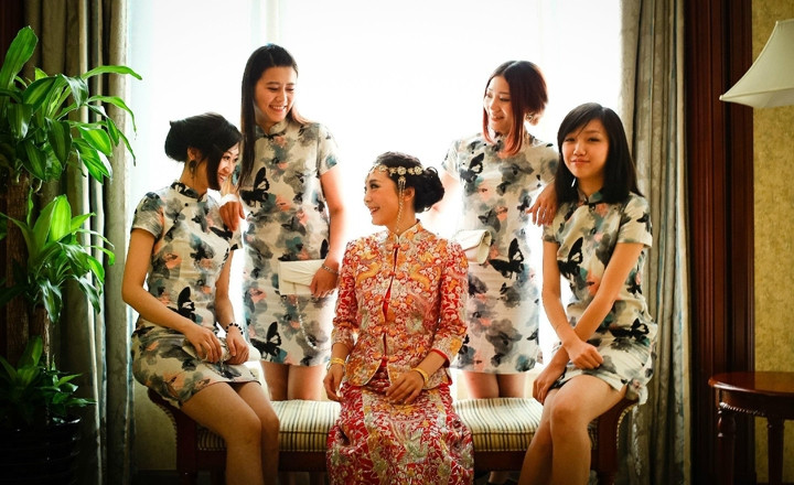 參加中式婚禮，伴娘這么穿才叫正確方式！